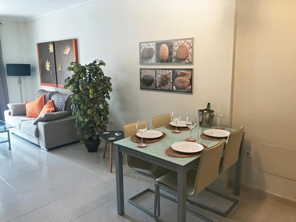 Kitchen or kitchenette, Seating area, Communal kitchen