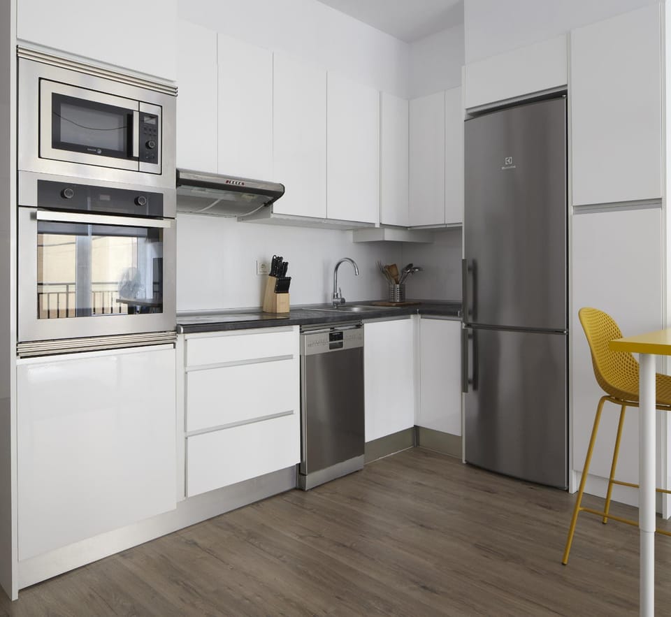 Kitchen or kitchenette, Dining area, dishwasher, minibar, oven, pet friendly, stove, toaster