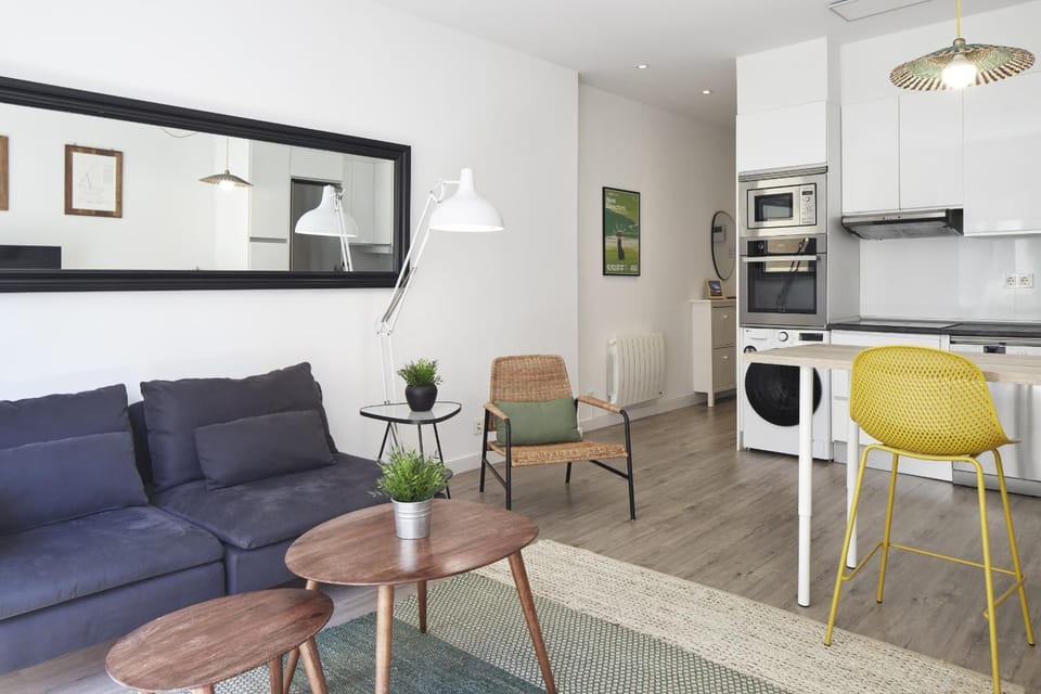 Kitchen or kitchenette, Living room, Dining area, oven, stove