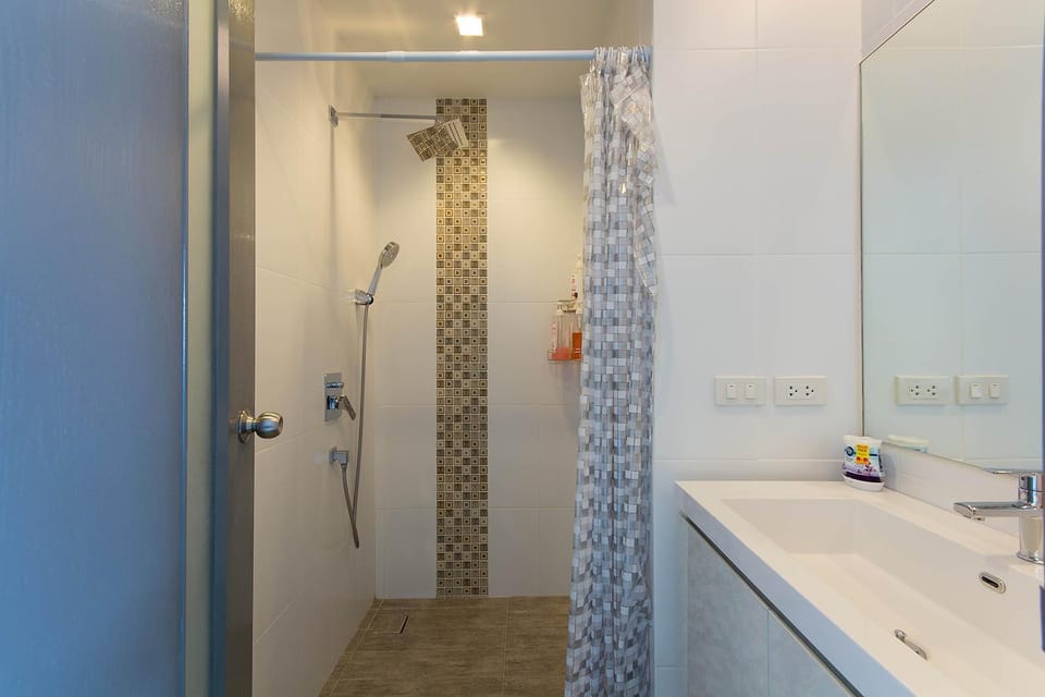 Shower, Toilet, Bathroom, Area and facilities