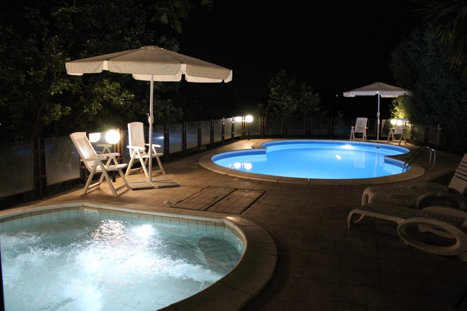 Hot Tub, Solarium, Swimming pool