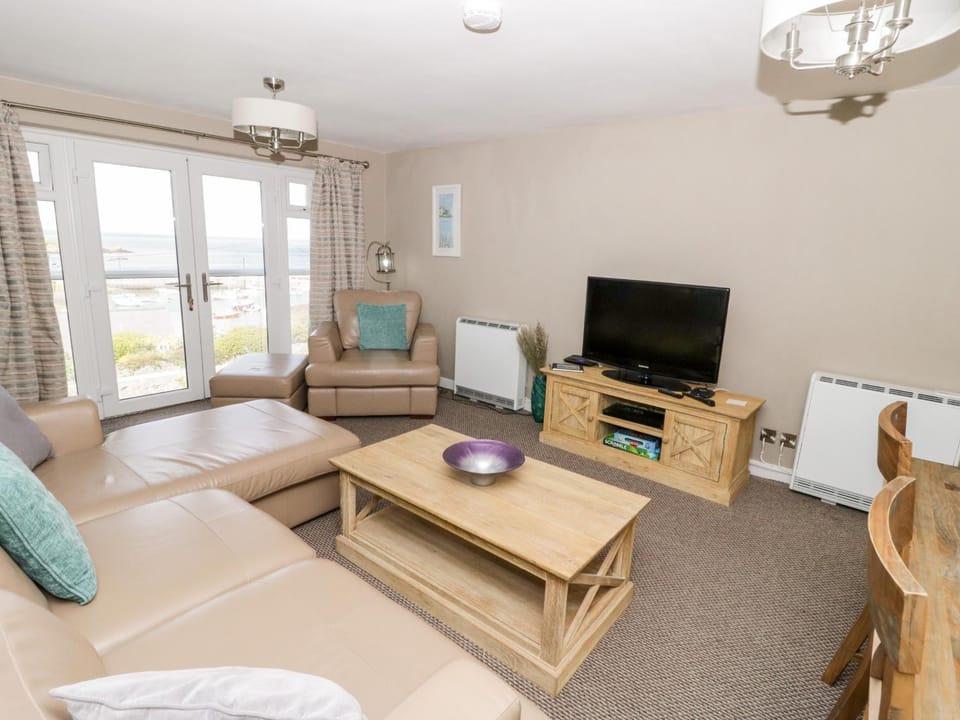 Harbour View Apartment in Llanbadrig
