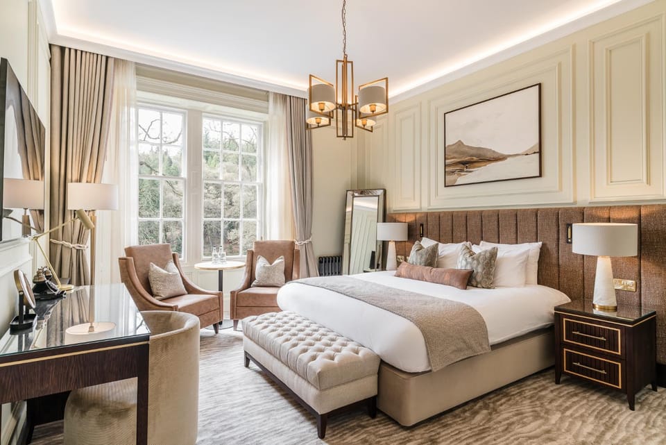 Bed, Photo of the whole room, Seating area, Bedroom