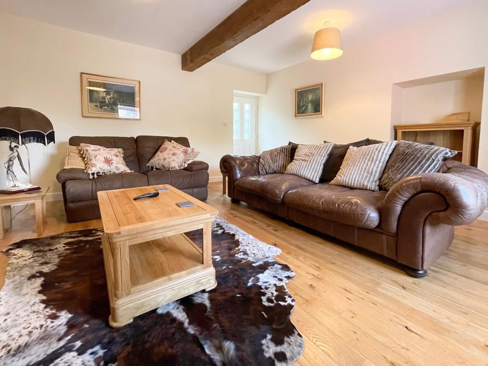 The Coach House House in Bro Garmon