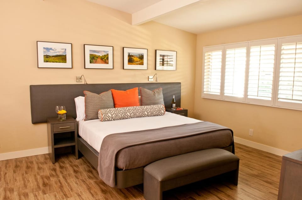 Photo of the whole room, Bedroom