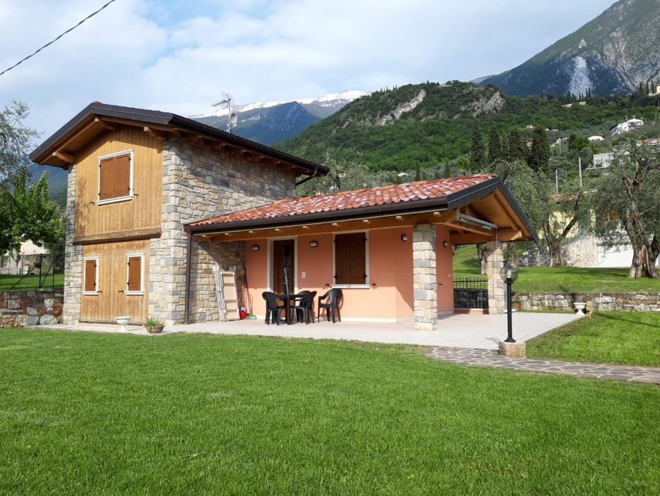 Property building, Facade/entrance, Garden, Mountain view