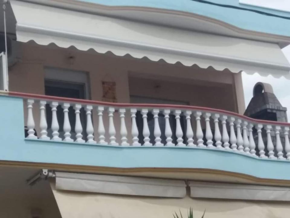 Elegant apartment near the beach Apartment in Nea Peramos