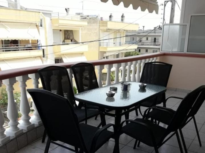 Elegant apartment near the beach Apartment in Nea Peramos