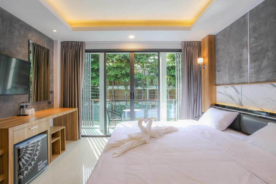 Bed, Bedroom, Garden view