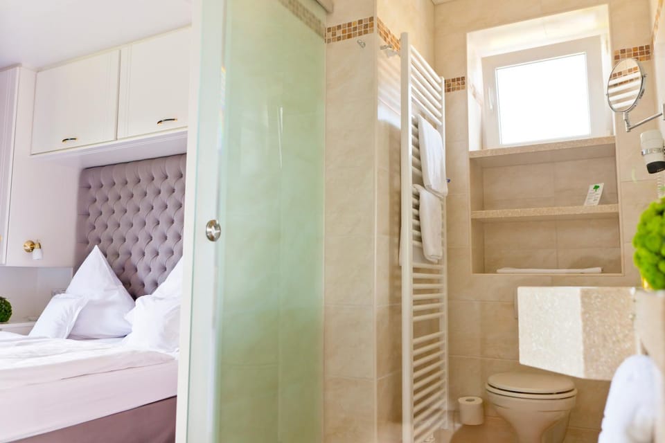 Shower, Toilet, Bed, Bathroom, Living room, Bedroom, locker, towels