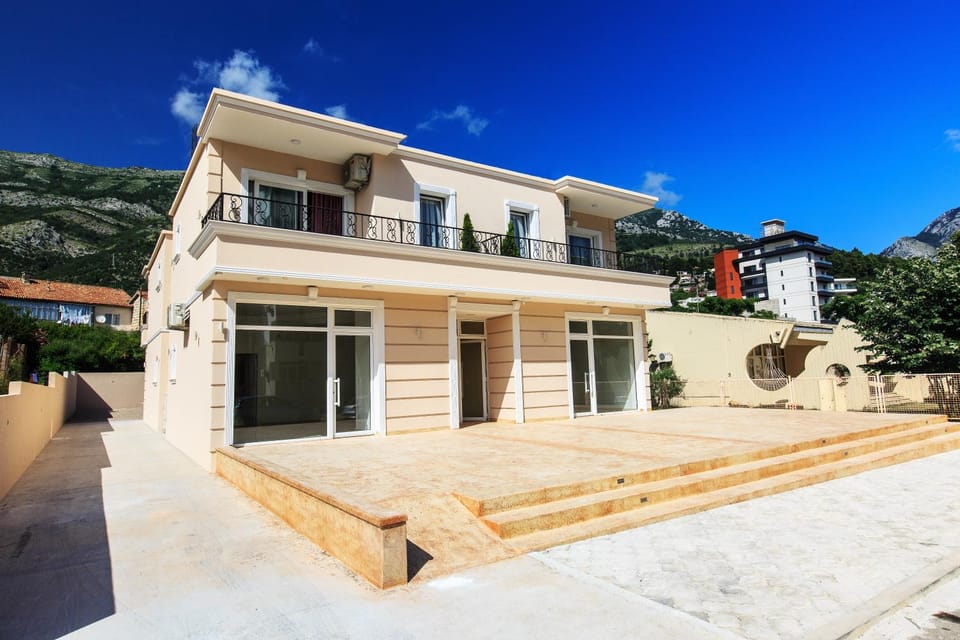 Property building, Facade/entrance