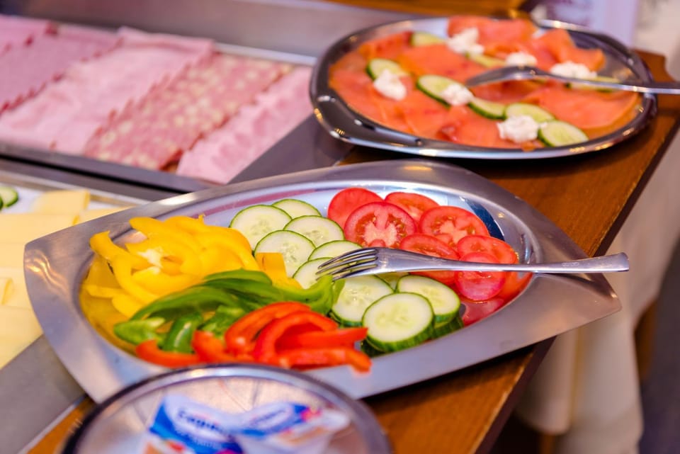 Continental breakfast, Buffet breakfast