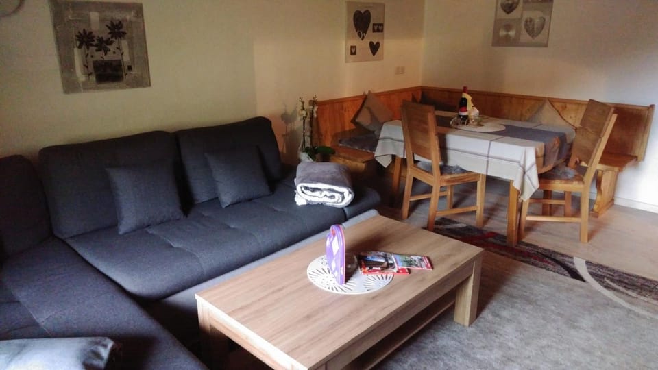 Bed, TV and multimedia, Living room, Food and drinks, Other, Seating area, Dining area, Food, Mountain view