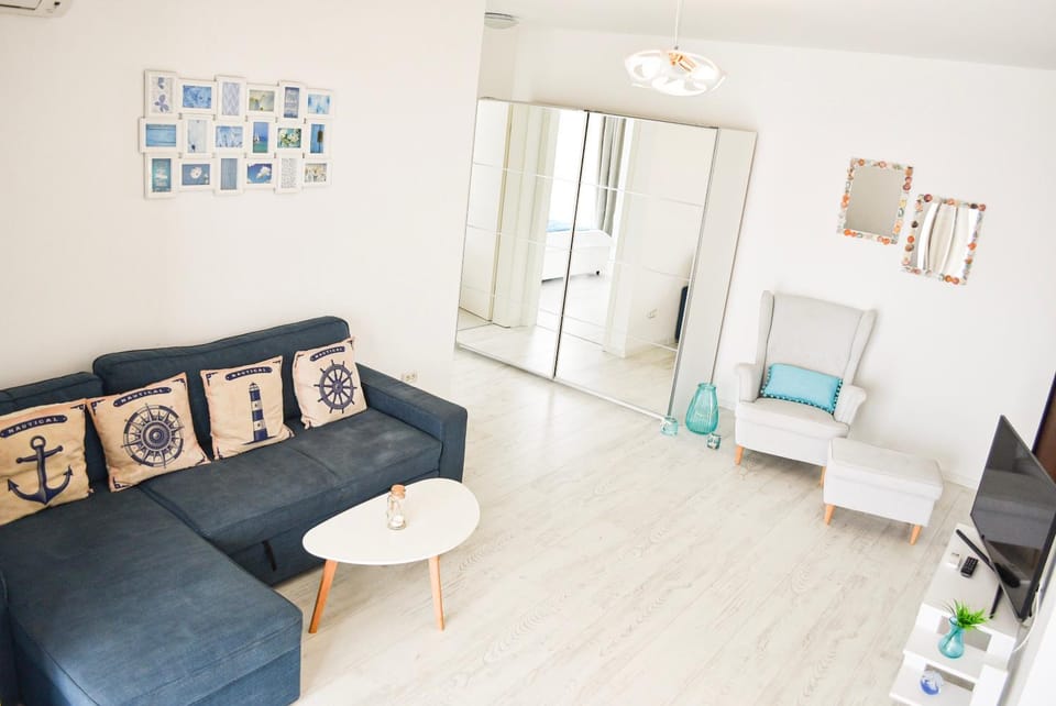 Living room, Photo of the whole room