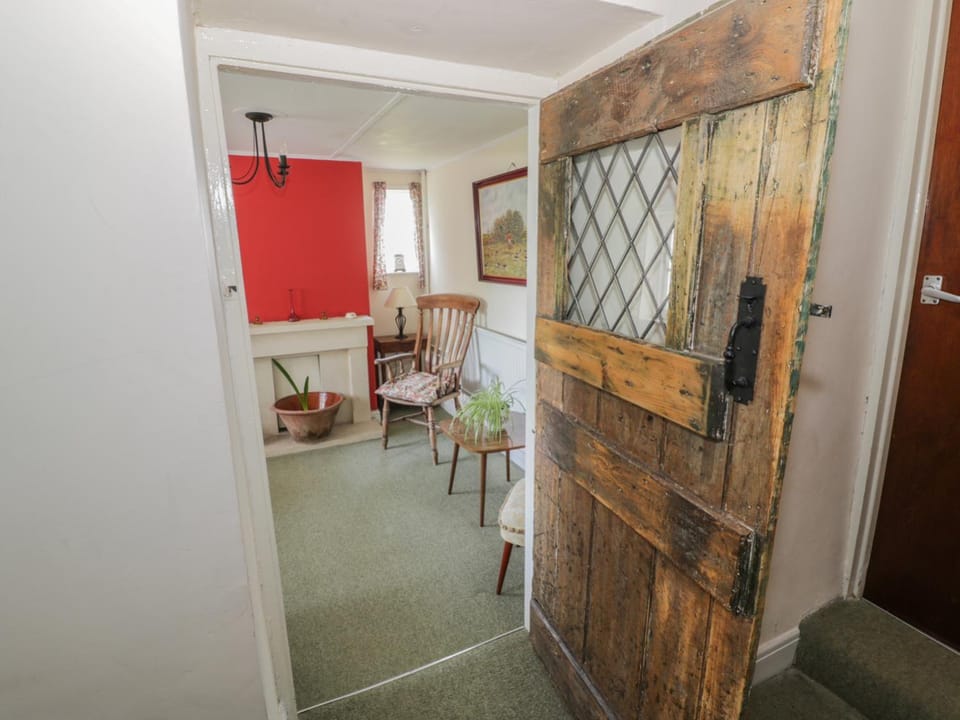 1 Westcroft Cottage House in Stroud District