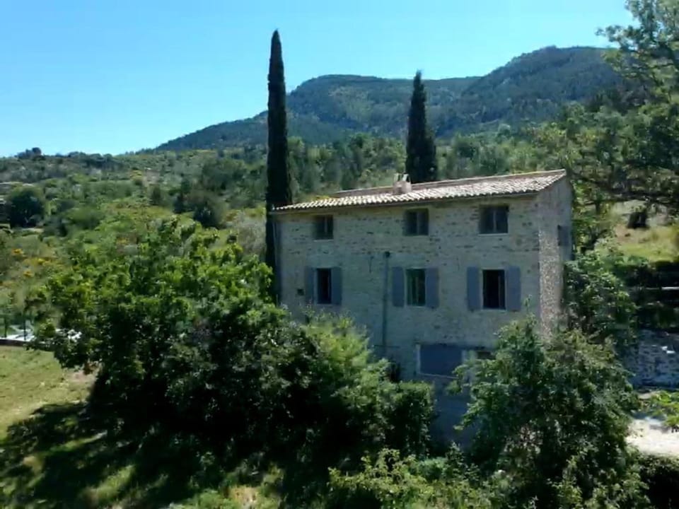 Property building, Spring, Day, Natural landscape, Landmark view, Mountain view
