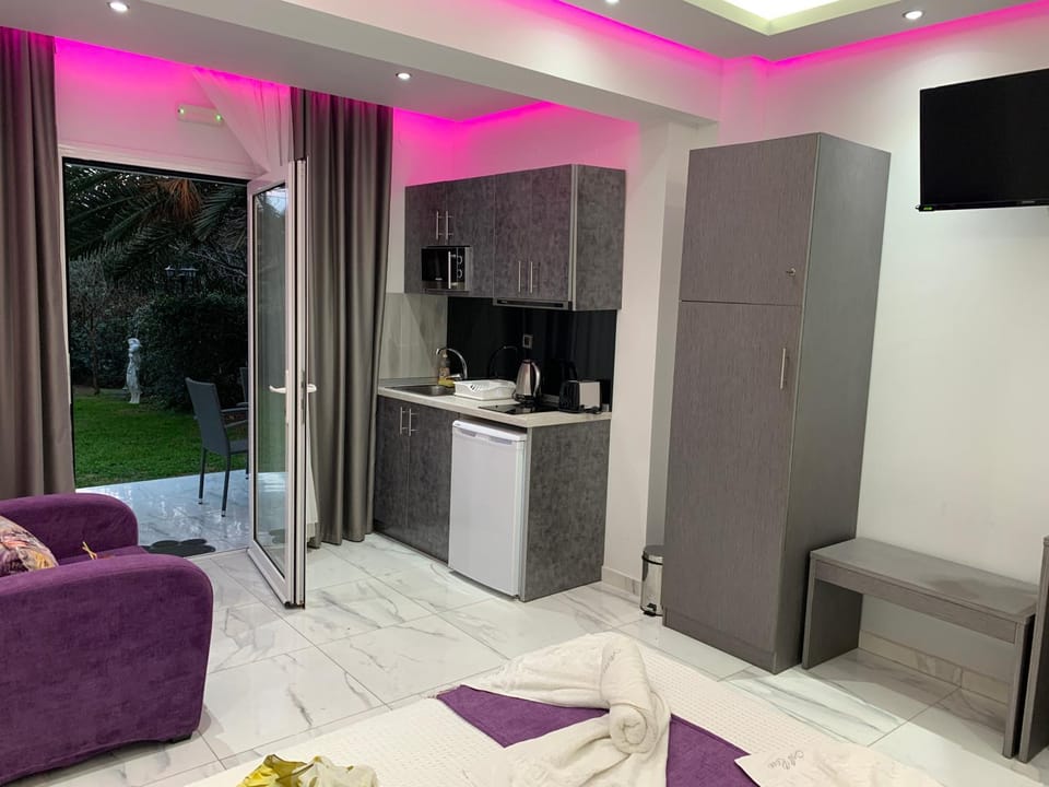 Alrose Apartment in Limenaria