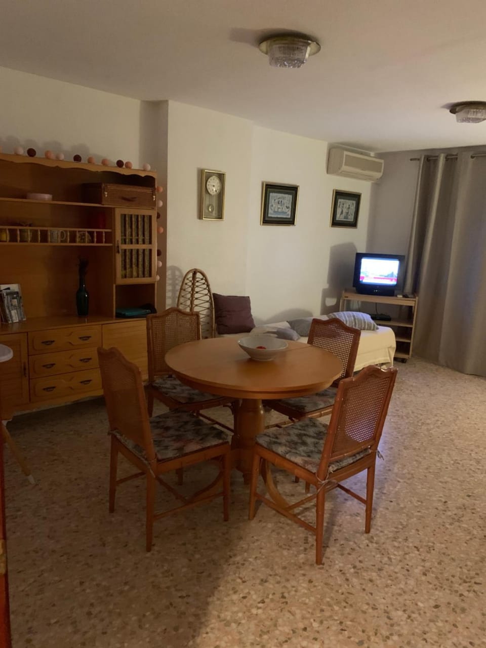 Seating area, Dining area