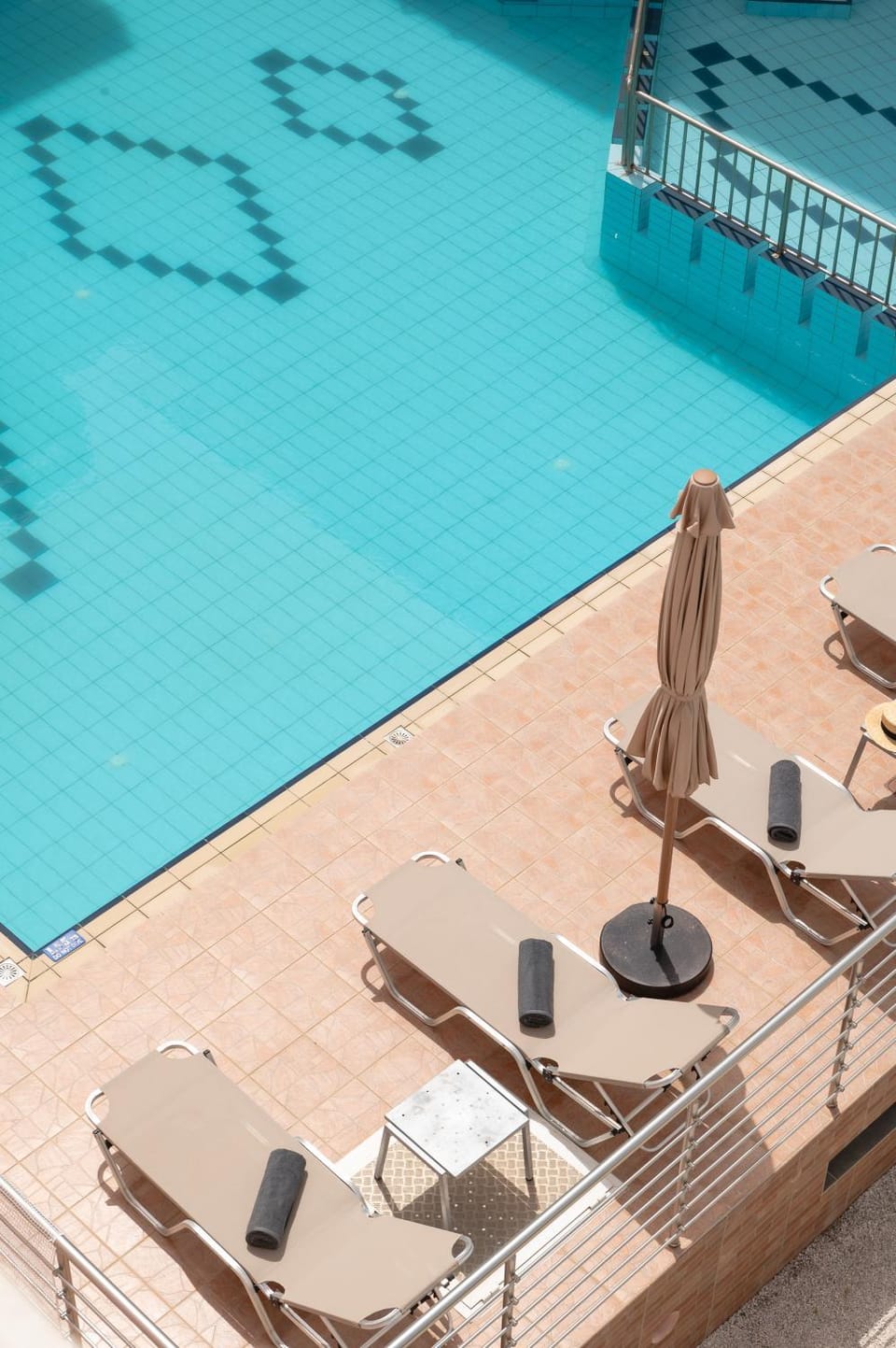 Pool view, Swimming pool, sunbed