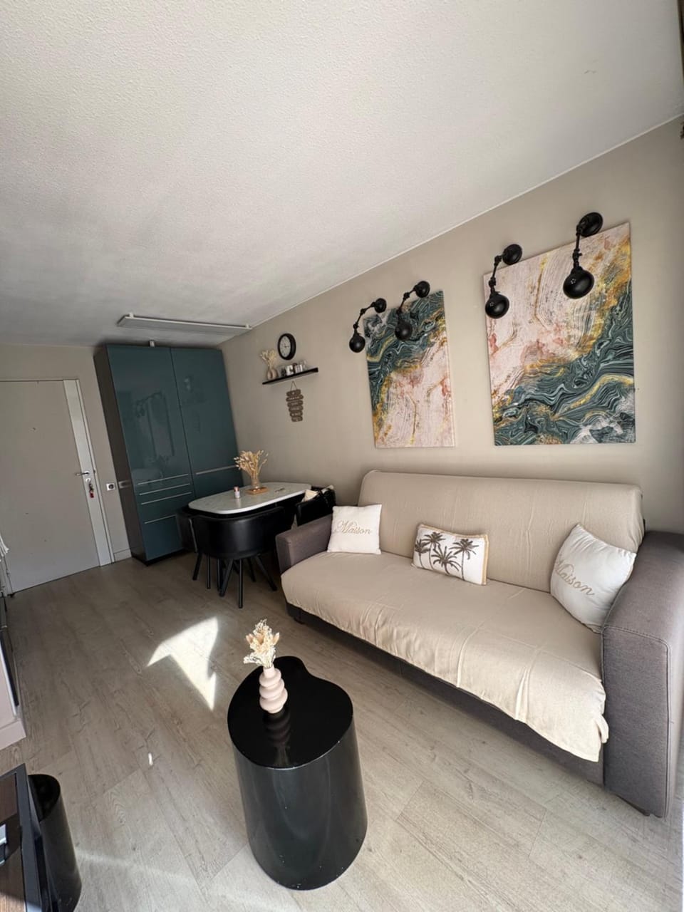 Cannes Pool & Beach Apartment in Cannes