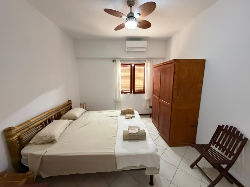 Bed, Bedroom, air conditioner