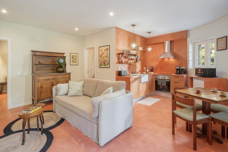 Kitchen or kitchenette, Seating area, Dining area