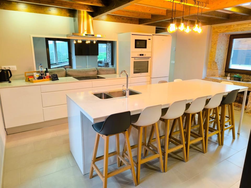 Kitchen or kitchenette, Dining area, stove