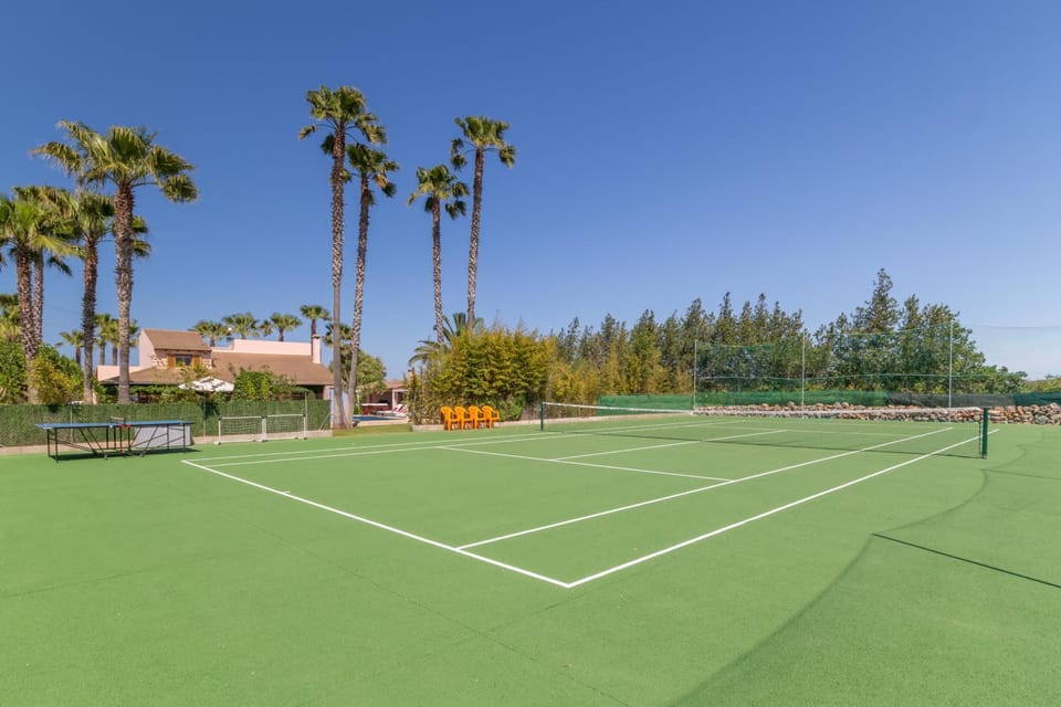 Garden, Tennis court