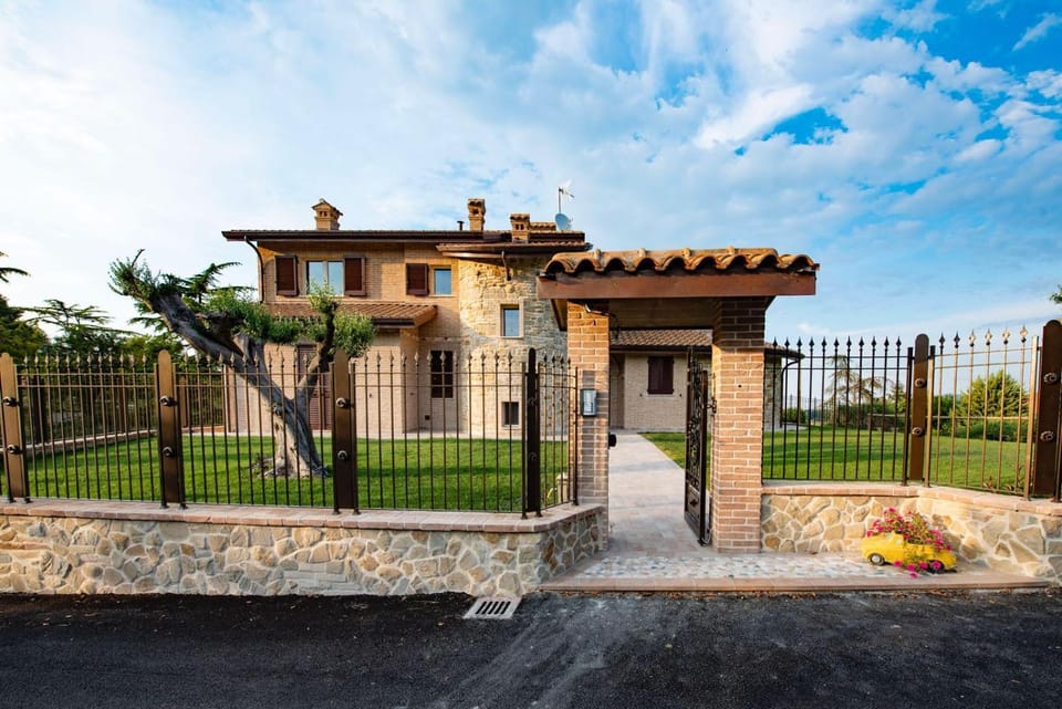Property building, Facade/entrance, Day, Summer, Garden, View (from property/room), Lobby or reception, Other, Other, Decorative detail, On site, Garden view, Landmark view, Time of day