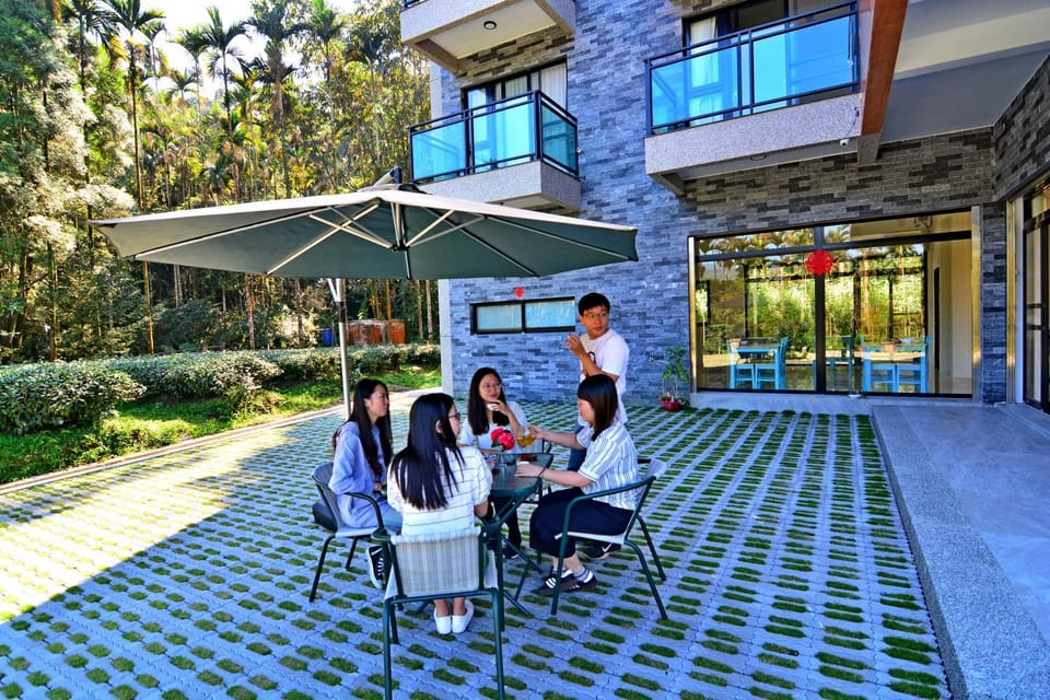 Off site, group of guests