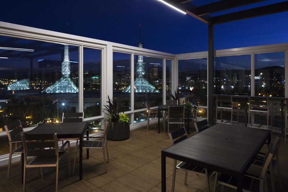 Restaurant/places to eat, Dining area, On site