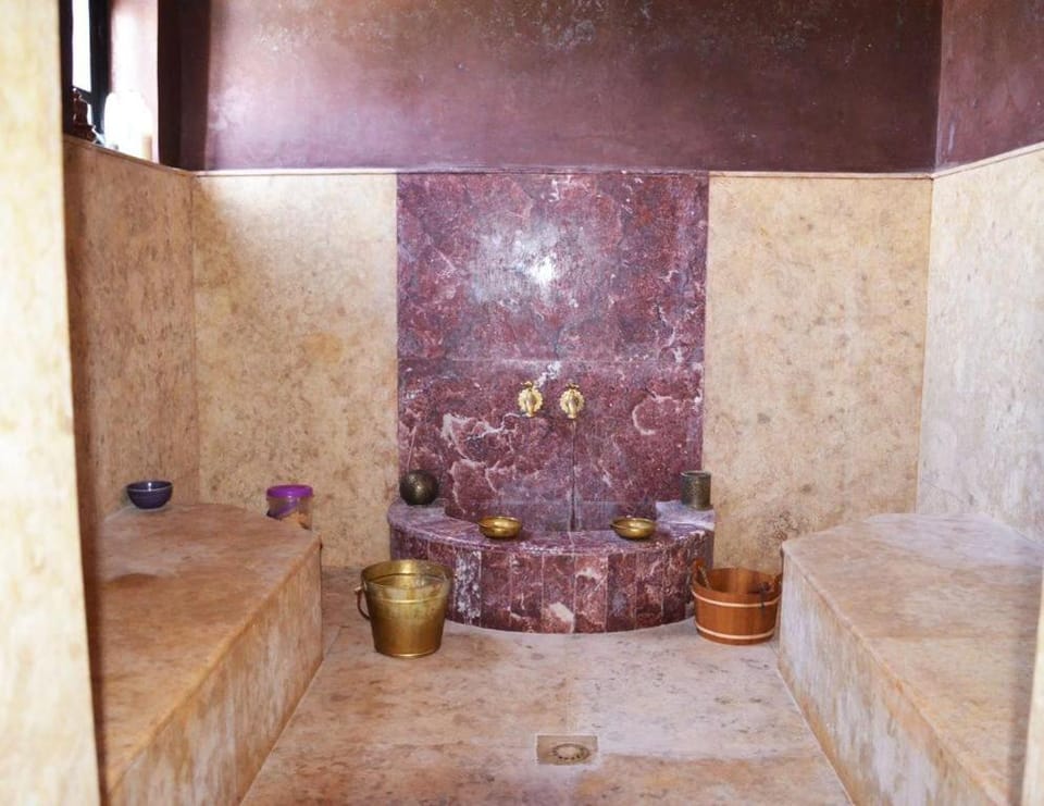 Hot Spring Bath, Spa and wellness centre/facilities
