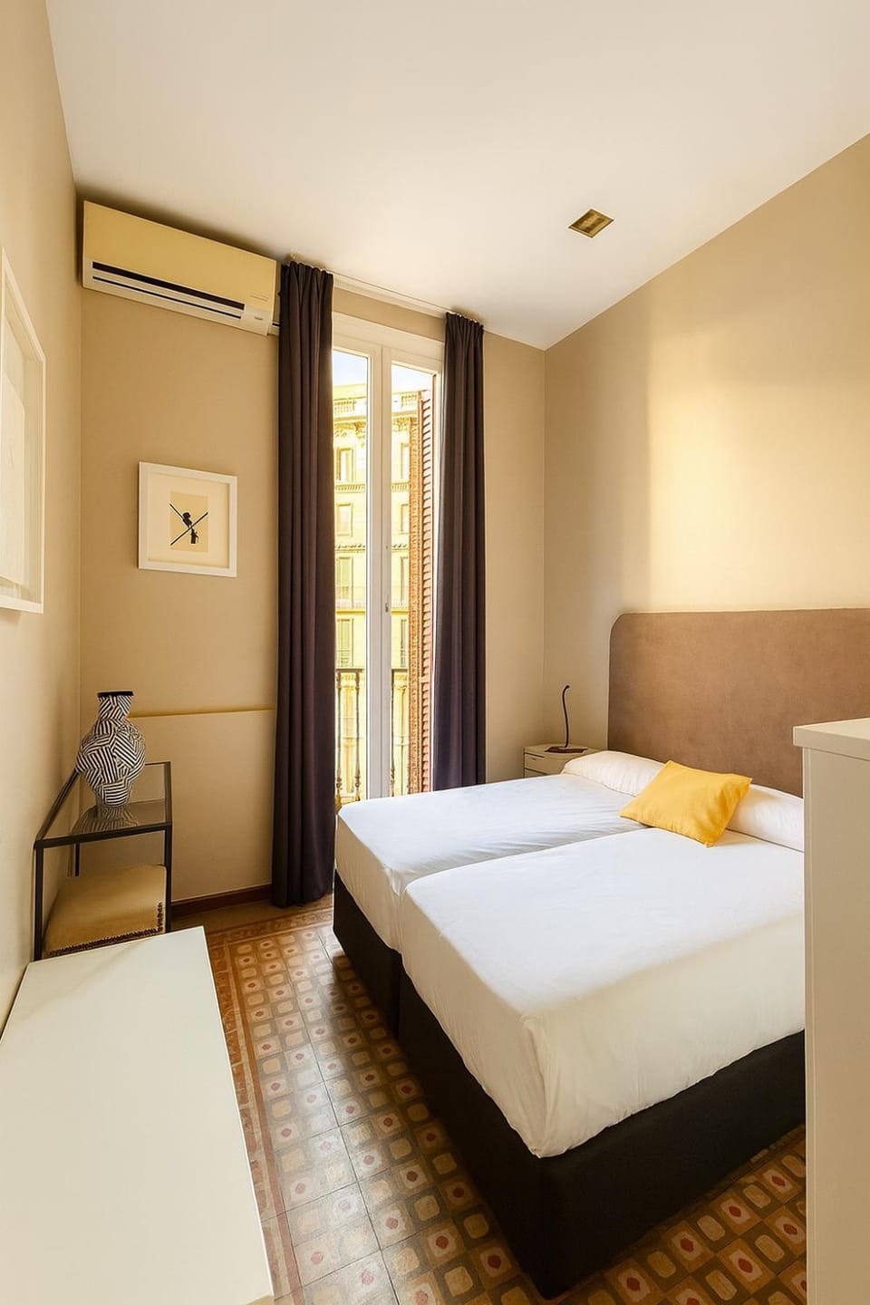 Bed, Photo of the whole room, Bedroom, air conditioner