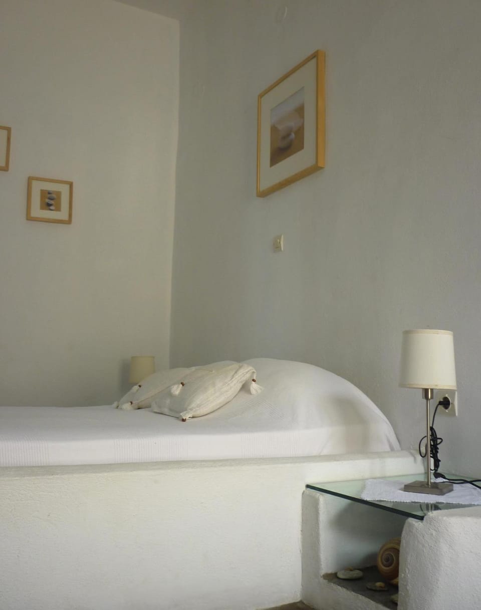 Agnanti Traditional Bed and Breakfast in Milos