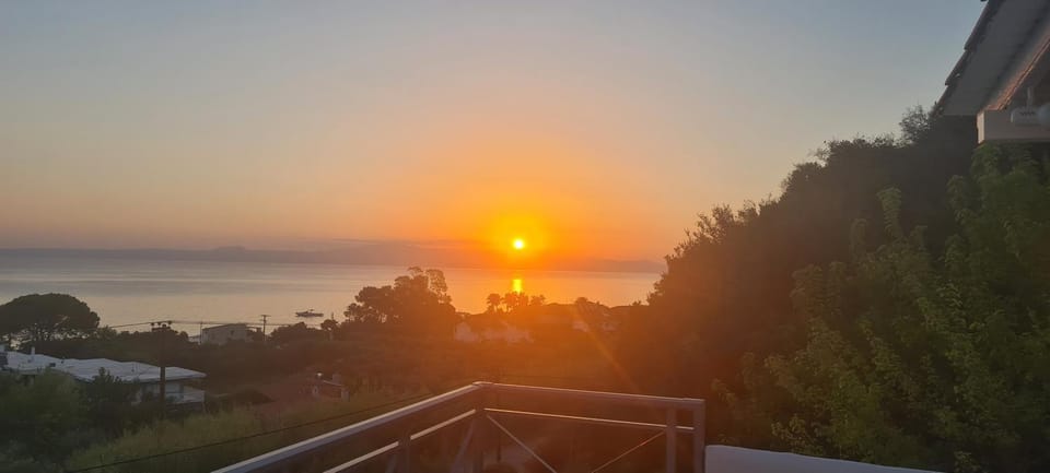Property building, Day, Natural landscape, Sea view, Sunrise