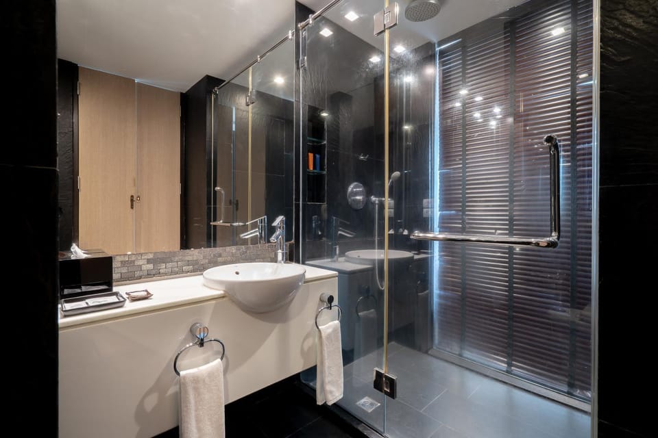 Shower, Bathroom, towels