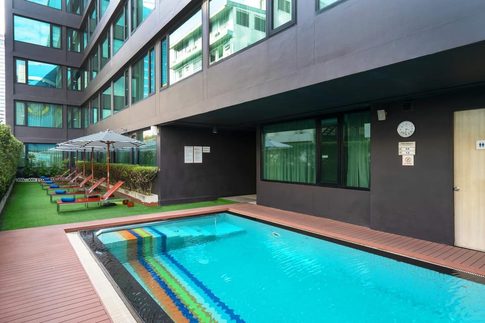 Property building, Day, Swimming pool