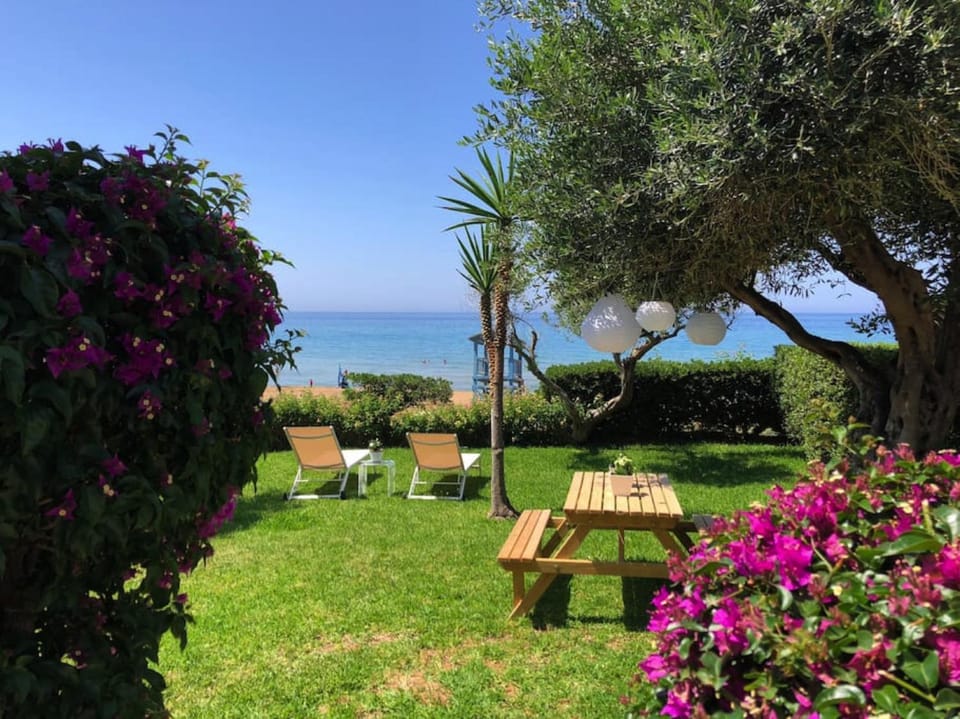 Garden, Balcony/Terrace, Beach, Beach