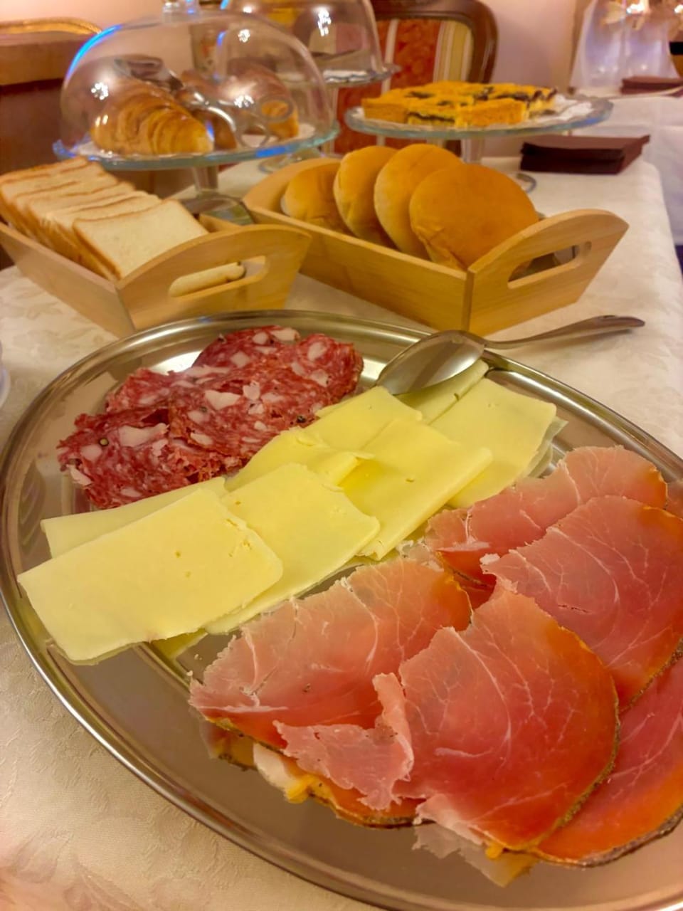 Food and drinks, Food, Breakfast, Continental breakfast, Buffet breakfast