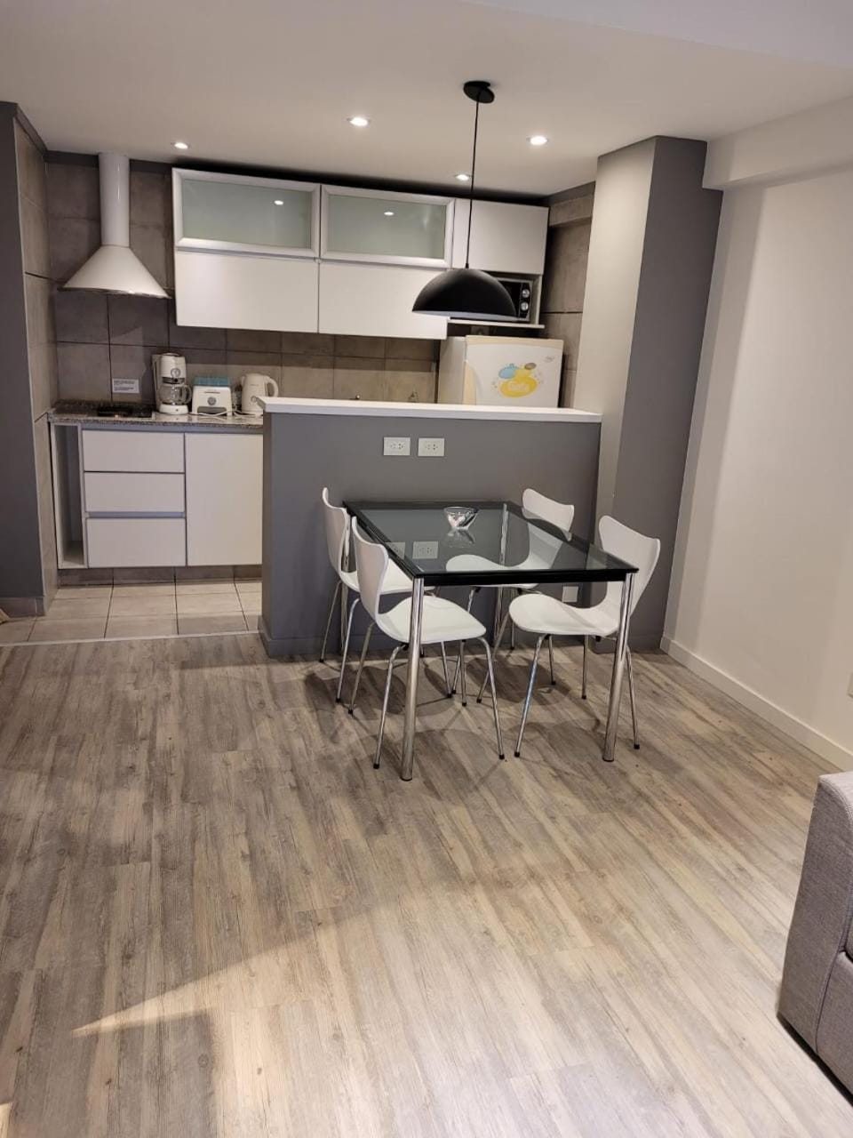 Kitchen or kitchenette, Dining area, minibar, oven, pet friendly, stove