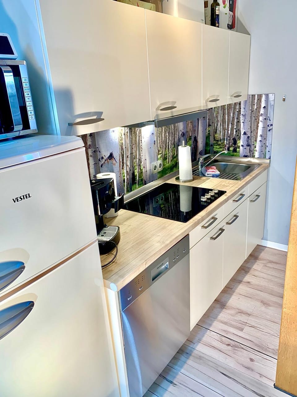 Coffee/tea facilities, Kitchen or kitchenette, dishwasher, stove