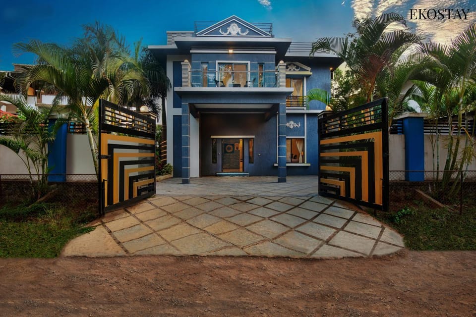 Property building, Facade/entrance, Day, Garden, Garden view