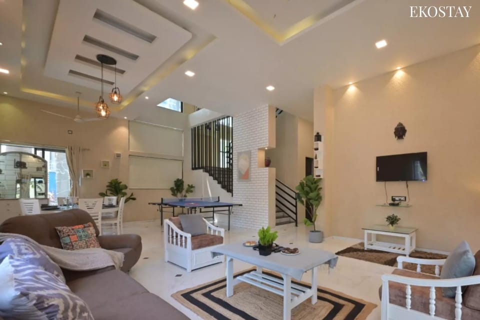 Communal lounge/ TV room, TV and multimedia, Living room, Seating area, Evening entertainment, fireplace, air conditioner