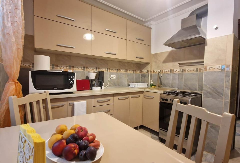Coffee/tea facilities, Kitchen or kitchenette, oven, toaster