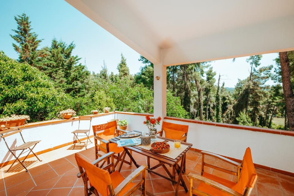 Natural landscape, View (from property/room), Balcony/Terrace, Dining area, Garden view