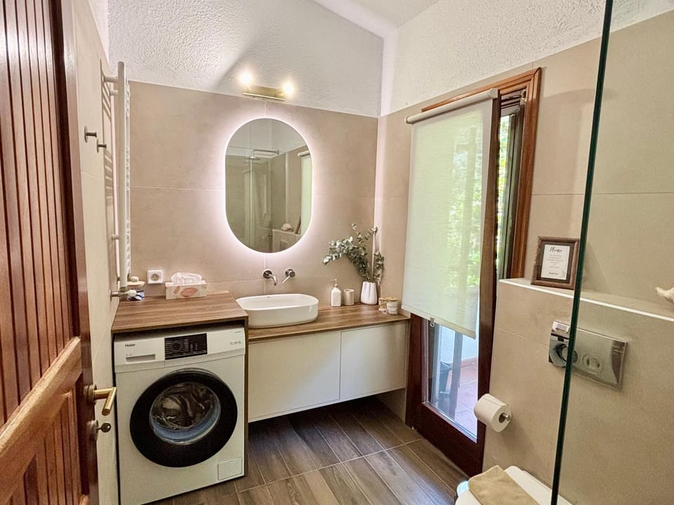 Shower, Toilet, Bathroom, washing machine