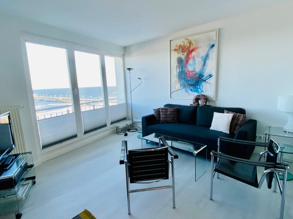 TV and multimedia, View (from property/room), Living room, Seating area