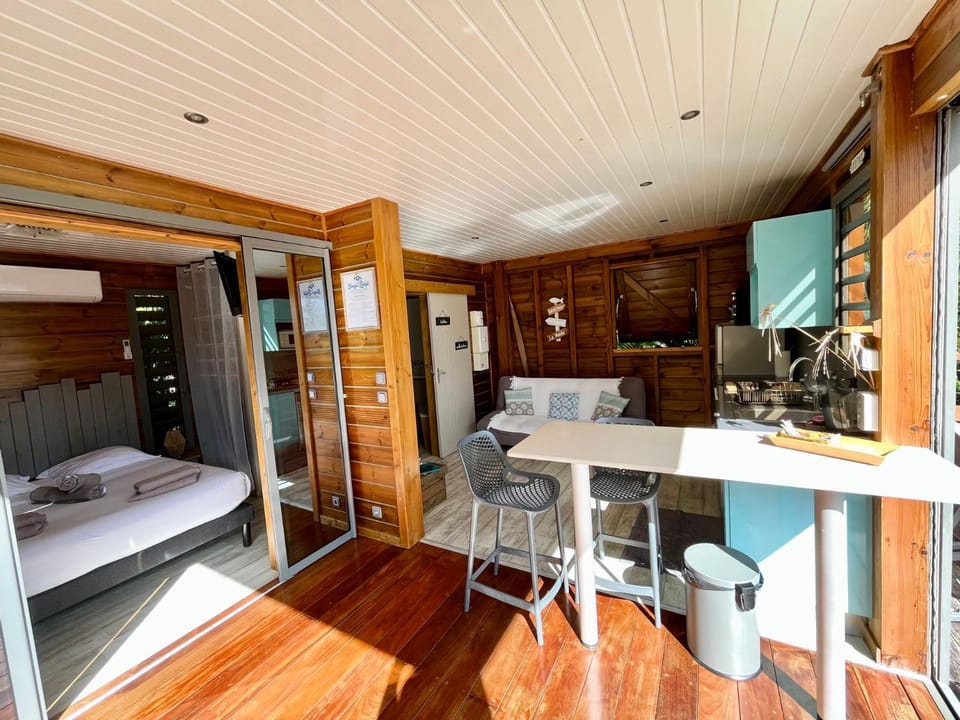 BUNGA-LODGE (bungalow 4* avec piscine privée) Nature lodge in Sainte-Anne