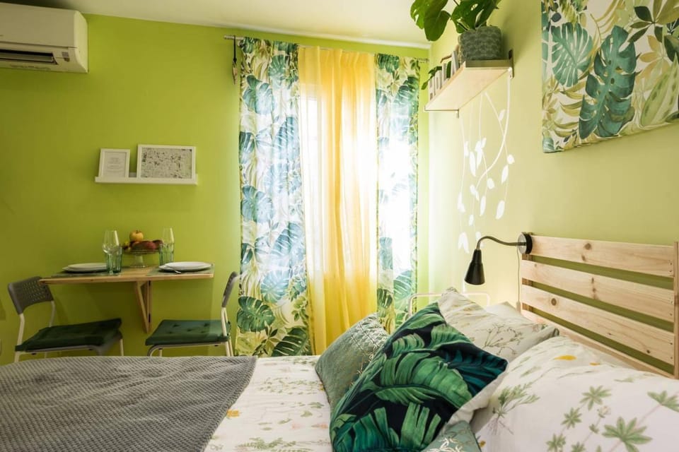 Photo of the whole room, Decorative detail, Decorative detail, Dining area, Bedroom