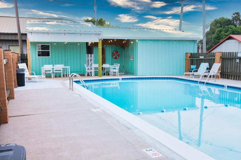 Patio, Swimming pool, Swimming pool